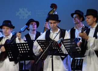 TAMBURAŠKI ORKESTAR ETNO SISCIE PONOVIO PROŠLOGODIŠNJI USPJEH OSVAJANJEM SREBRNE PLAKETE